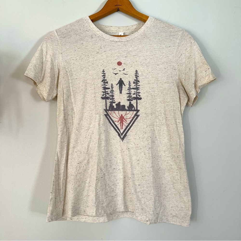 Women’s Short Sleeve Graphic Tee in Oatmeal